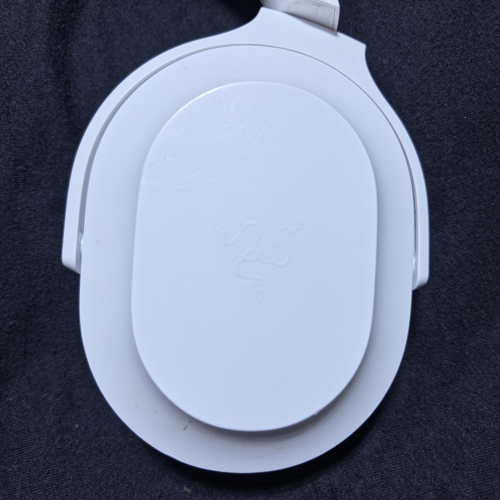 Razer Barracuda X (White) - FOR PARTS OR REPAIR - No Dongle/BT Issues - Picture 5 of 7